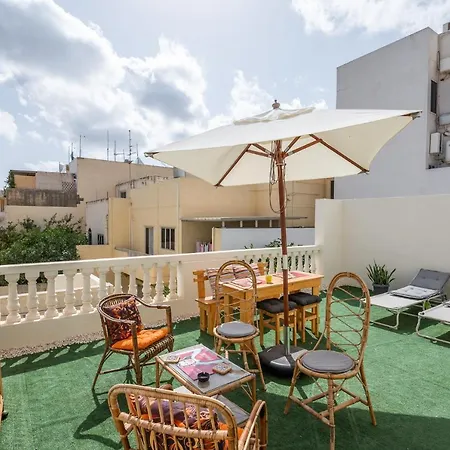 Close To Airport, Double Bedroom, Sofa-bed, Private Bathroom For Adults And Children Aged 10 And Over Only * Gudja