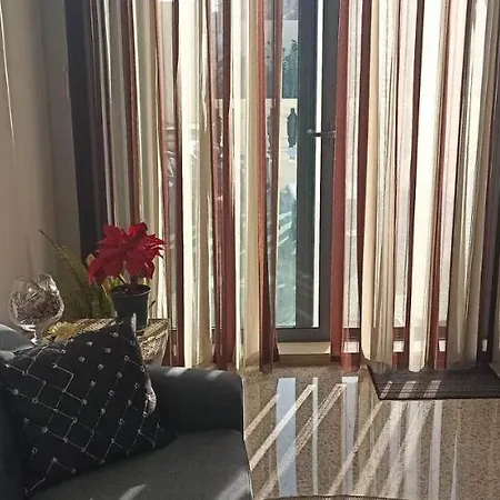 Close To Airport, Double Bedroom, Sofa-bed, Private Bathroom For Adults And Children Aged 10 And Over Only Habitación en casa particular *